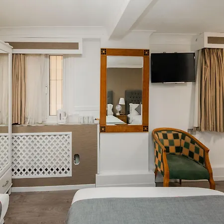 Huttons Hotel, Victoria فندق