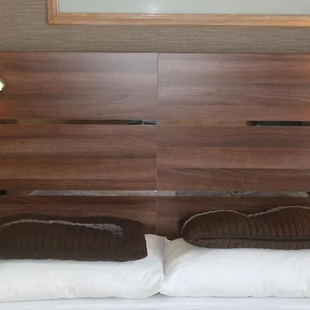 Huttons Hotel, Victoria فندق لندن