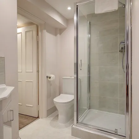 Collingham Serviced Aparthotel Londra