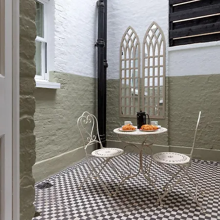 Collingham Serviced Aparthotel