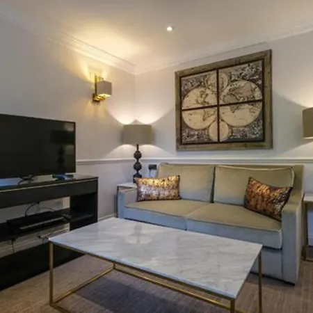 Aparthotel Collingham Serviced 4*