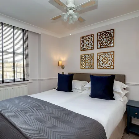 Aparthotel Collingham Serviced 4*