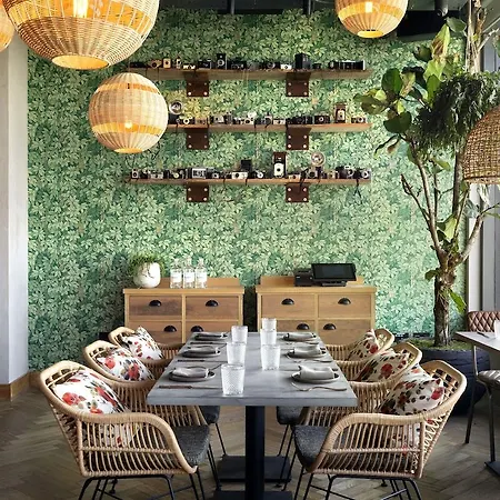 Treehouse Hotel 4*