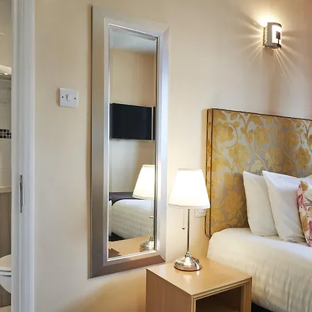 Antoinette Wimbledon Hotel 3*