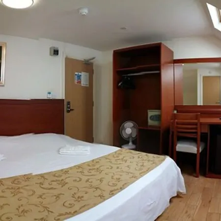 Corner House Szálloda 3*
