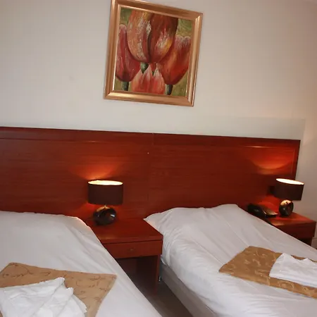 Corner House 3*