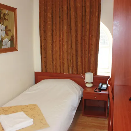Corner House Otel