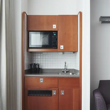 Hotel Club Quarters City, 4*