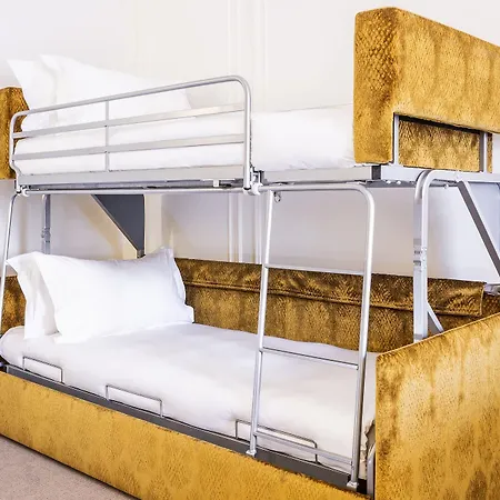 Astor Court Hotel 3*