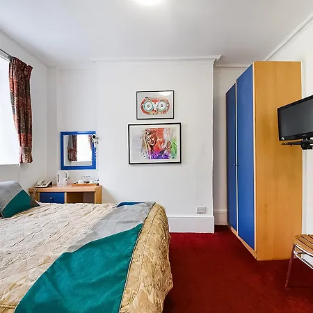 Boston Court Hotel 3*