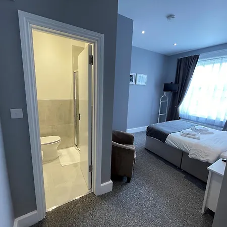 Ravna Gora 3* Londra