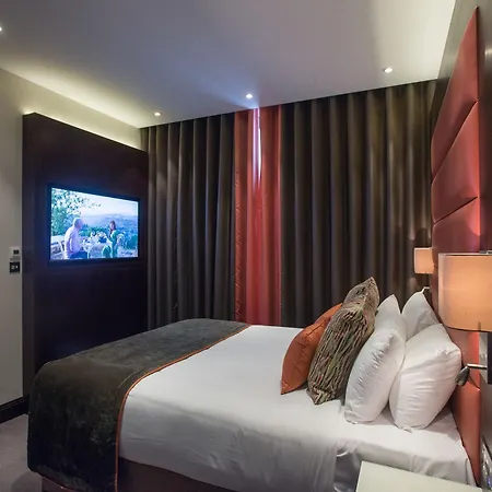 St George's - Wembley Отель 4*