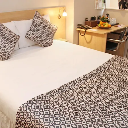 Oyo Lansdowne Hotel