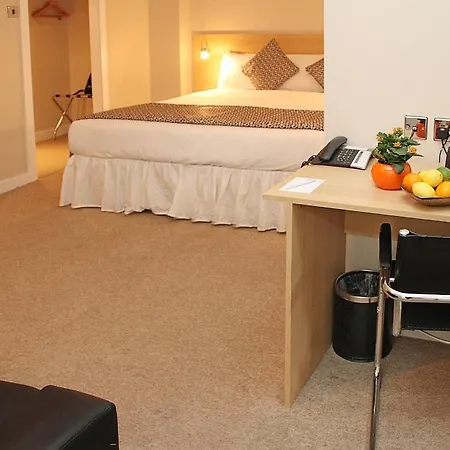 Oyo Lansdowne Hotel 2*