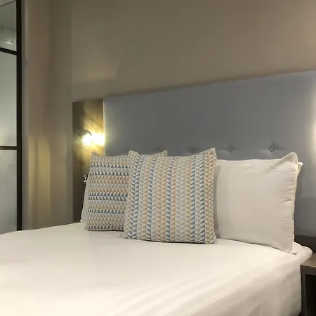 Euston Square 3*