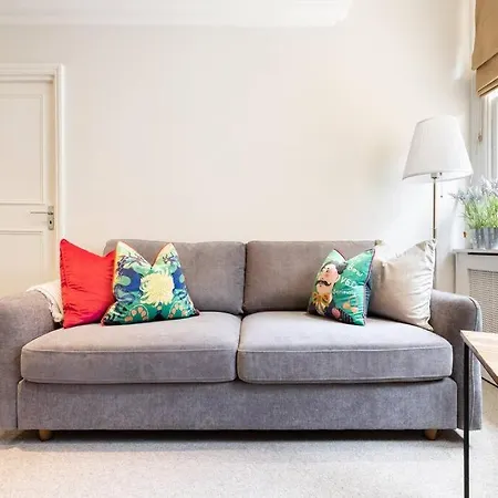 Spacious One Bedroom Flat By South Kensington 3 Month Minimum *