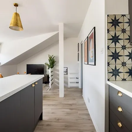 The West Hampstead Retreat- Modern & Bright 1bdr Apartment *