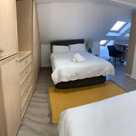 Beautiful 4 Ensuite Bedroom House, Free Wifi, Parking, Family, Corporate, Contractors Apartment Ilford