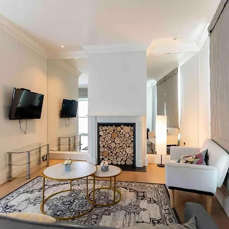 Spacious & Modern 3brs House In * London