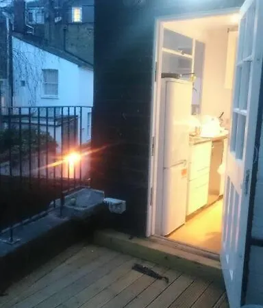Flat. Georgian Terrace. Bright.