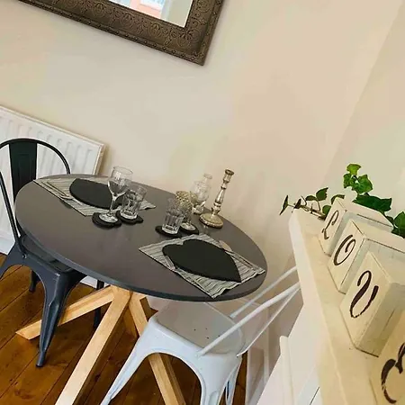 Luxury Fulham Flat With 5* Touches Nr River Thames Apartment