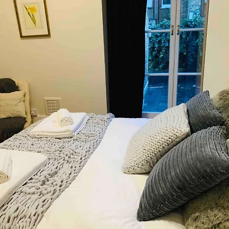 Luxury Fulham Flat With 5* Touches Nr River Thames London