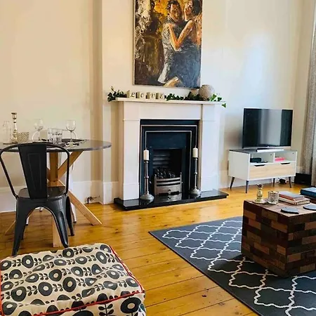 Luxury Fulham Flat With 5* Touches Nr River Thames Apartment London