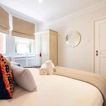 Spacious One Bedroom Flat By South Kensington 3 Month Minimum