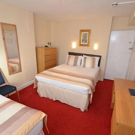 Parkwood Hotel 3*