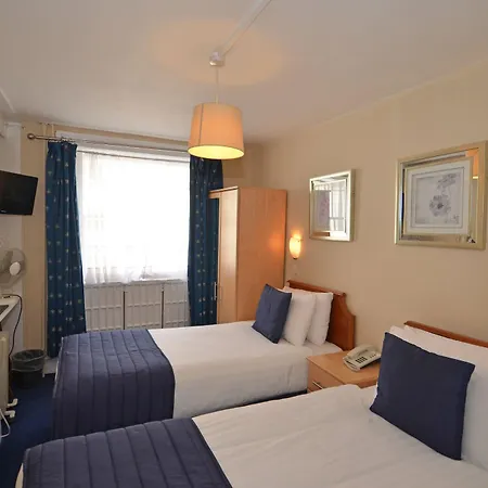 Parkwood Hotel 3*