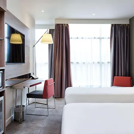Hotel Novotel London Heathrow Airport T1 T2 And T3 4*