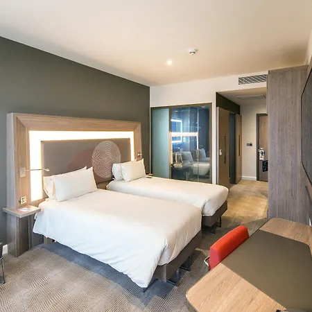 Hotel Novotel London Heathrow Airport T1 T2 And T3 4*