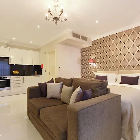 Ashburn Court Aparthotel 4*