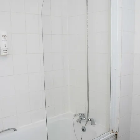 Rose Court 3* Londyn