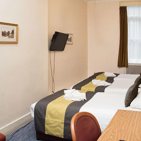 Rose Court Hotel 3*