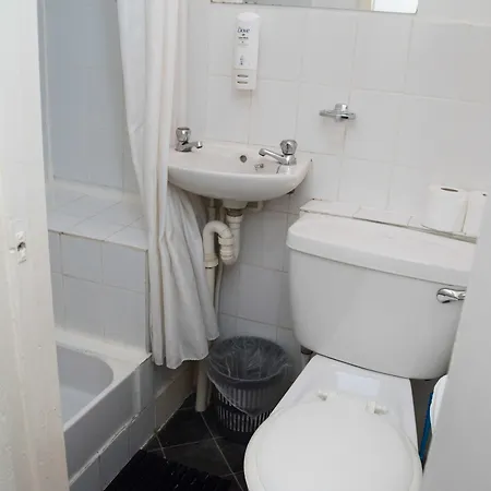 Rose Court Hotel 3*