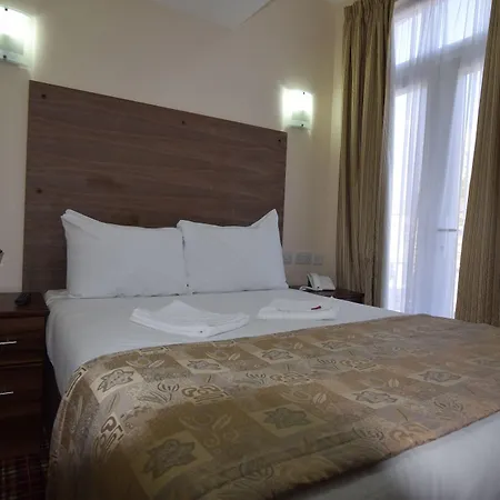 Lucky 8 Hotel 3*