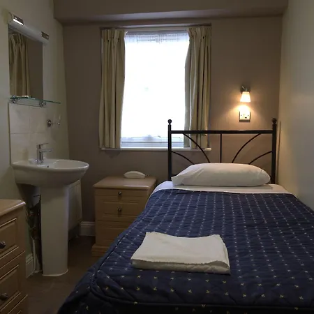 Central Hotel 2*