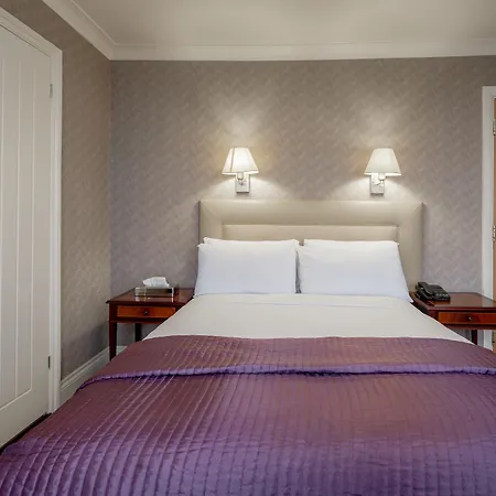The Clarendon 3*