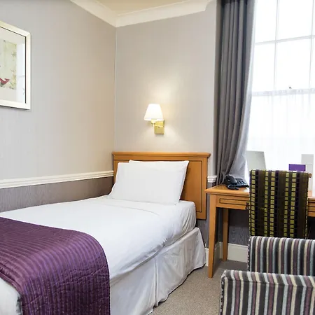 The Clarendon 3*