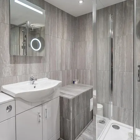 The Clarendon 3* Blackheath