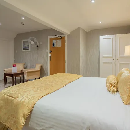 The Clarendon 3*