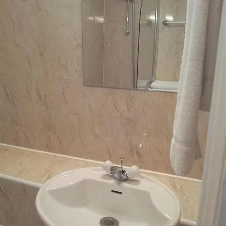 西克伦威尔酒店