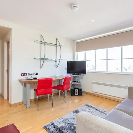 Roland House Aparthotel 3*