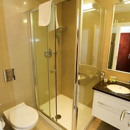 Szálloda The Kensington 3*
