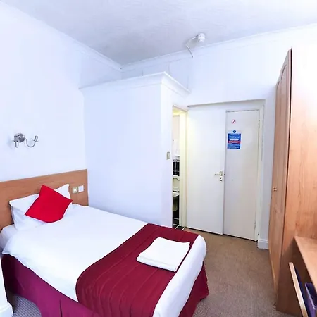 Whiteleaf Hotel 2*