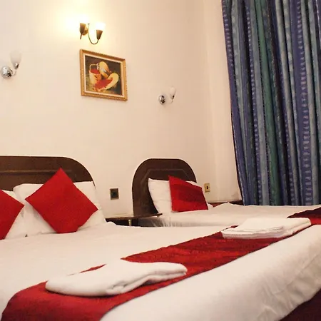 Whiteleaf Hotel 2*