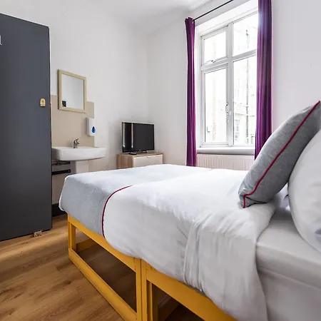 Camden Bnb Hotel London