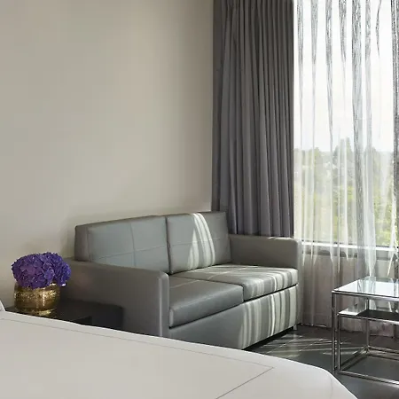 Park Plaza London, Park Royal 4* Londýn