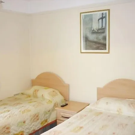 Hotel Acton Town London